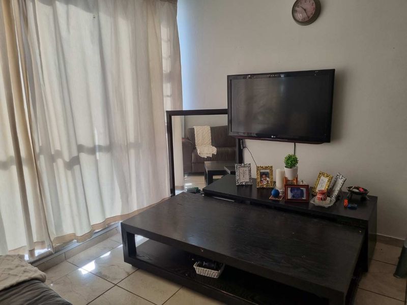 Stylish first floor Apartment in the heart of Amalinda - Photo 5