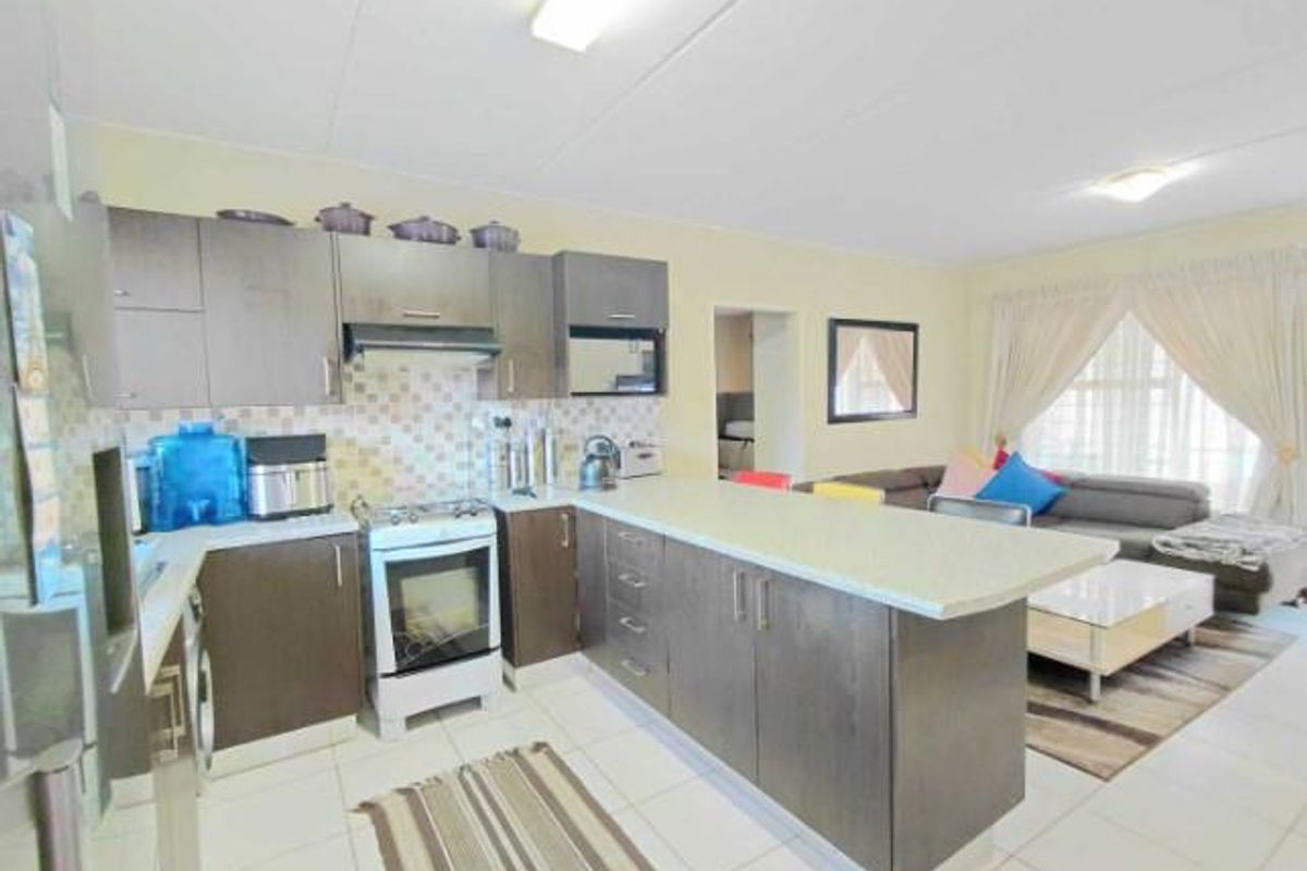 2-bedroom, 2-bathroom, 1st floor apartment for Sale in Honeypark - Photo 3