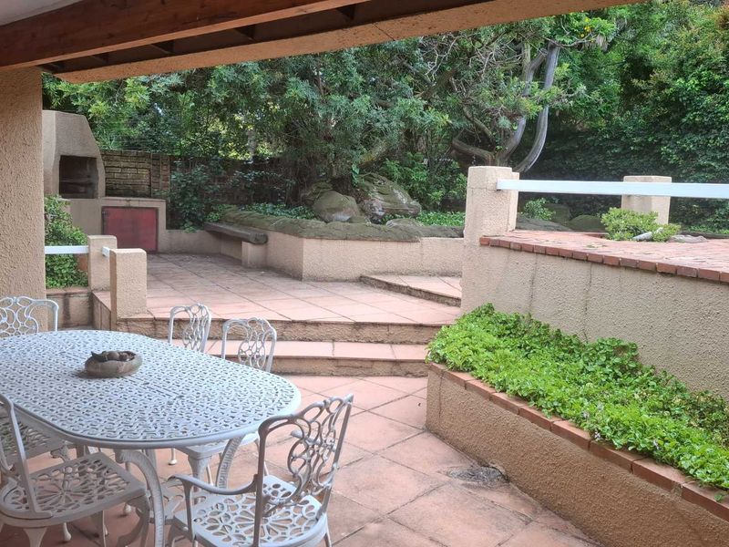 WELCOME HOME TO YOUR STYLISH FAMILY HOME IN SECURE AREA - Photo 2