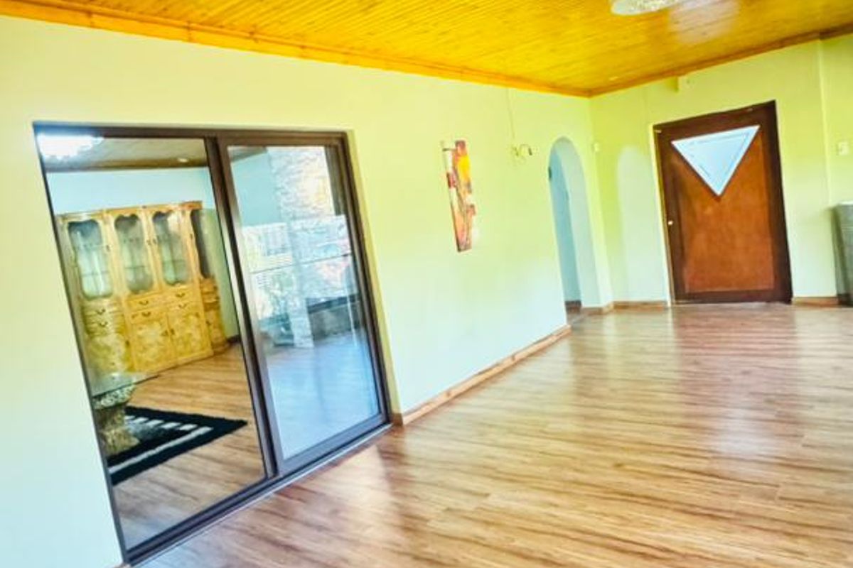 Freestanding House To Let - Photo 4