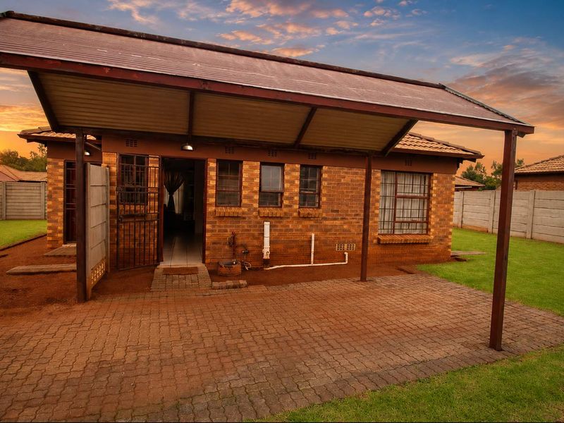 3 Bedroom house for sale in Clayville, Midrand Village Estate - Photo 2