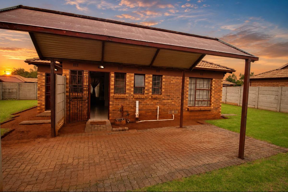 3 Bedroom house for sale in Clayville, Midrand Village Estate - Photo 2