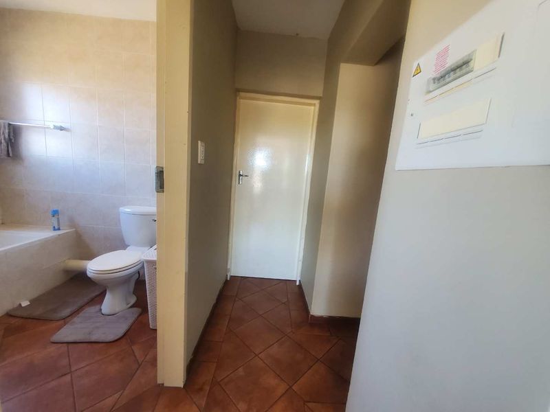 First-floor Gem in Aloe Ridge - perfect for families or Investors! - Photo 9