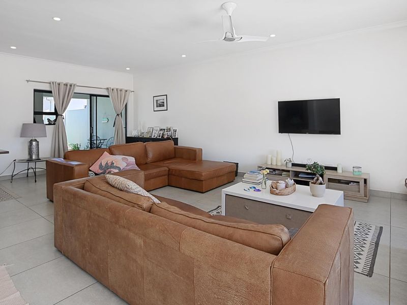 Stunning Single-storey Home in Sought-After Sagewood Lifestyle Estate - Photo 3