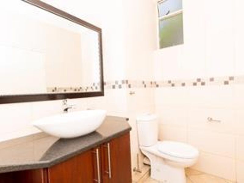 FURNISHED BACHELOR - Photo 8