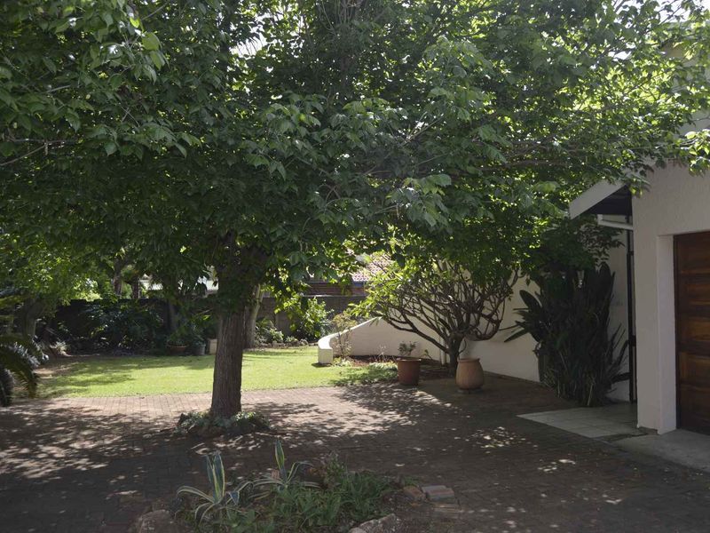 Charming Family Home in Serene Edleen Enclave - Photo 2