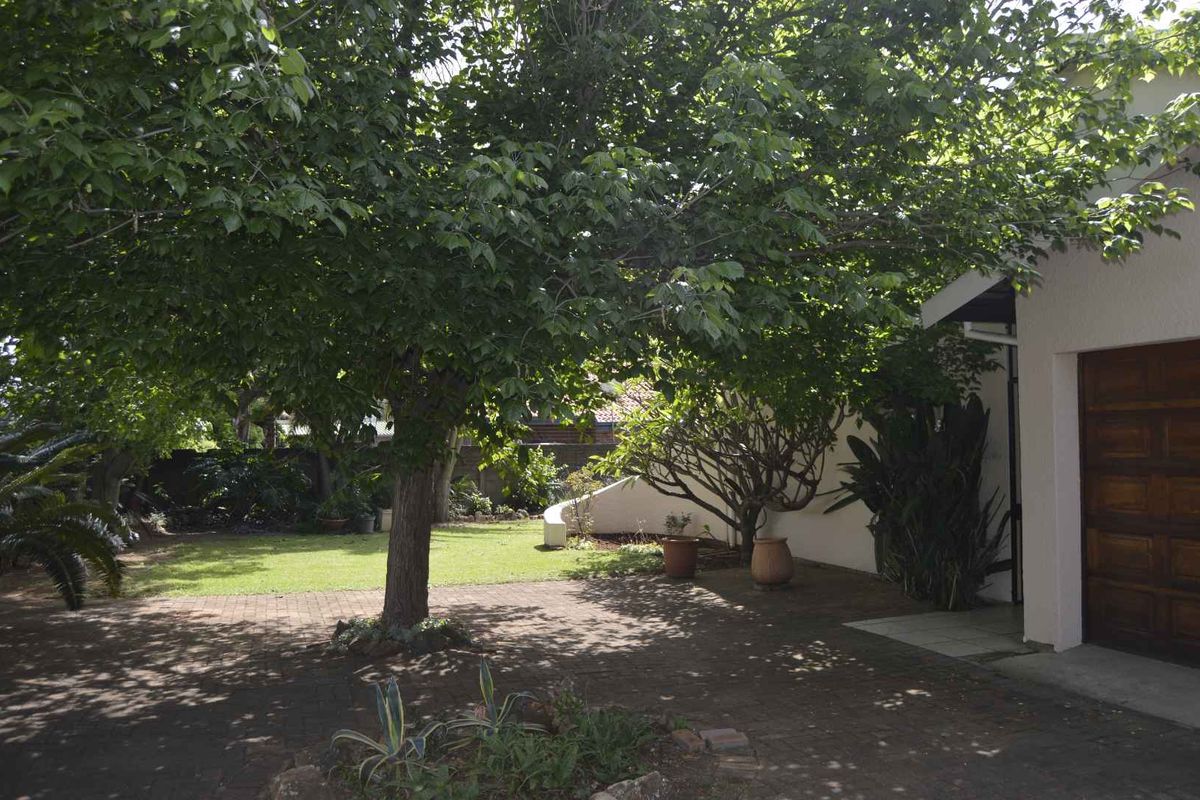 Charming Family Home in Serene Edleen Enclave - Photo 2