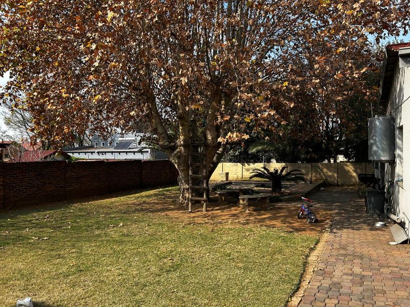 Charming 3-Bedroom Home - Photo 2