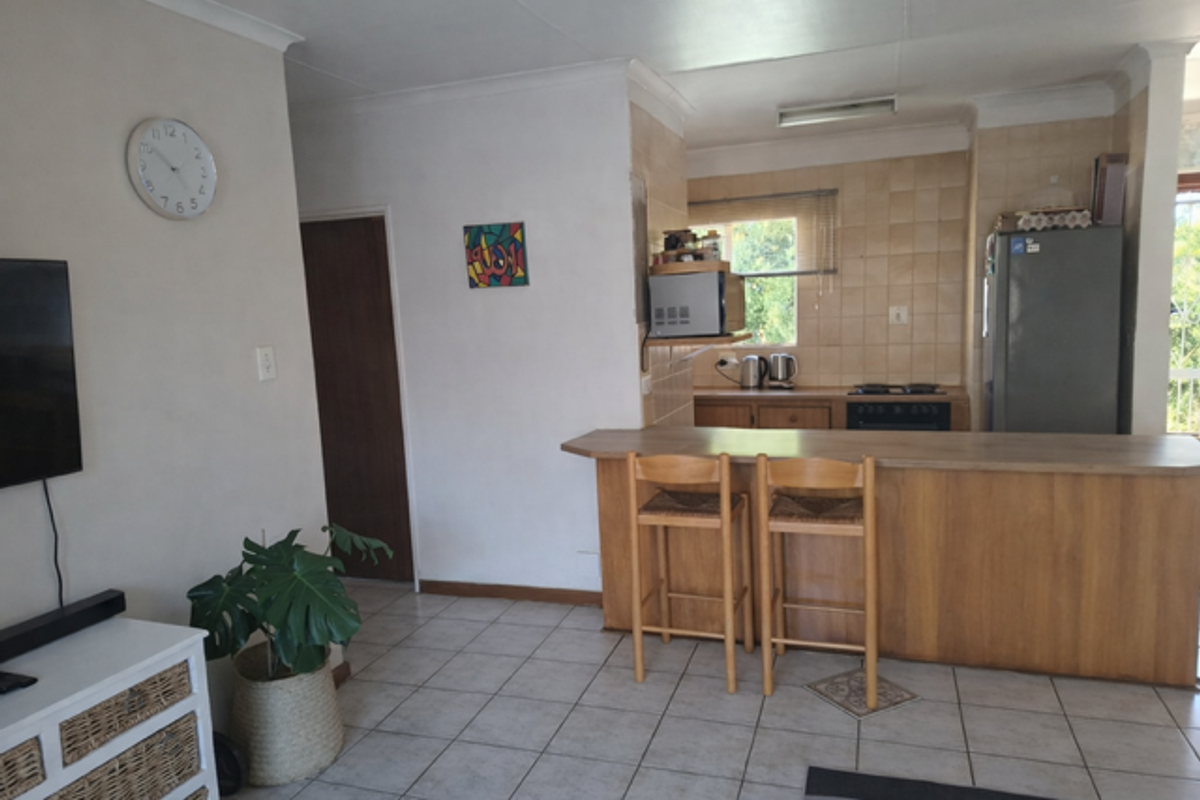 Neat & Move-In Ready 2-Bedroom Apartment in Secure Complex - Photo 4