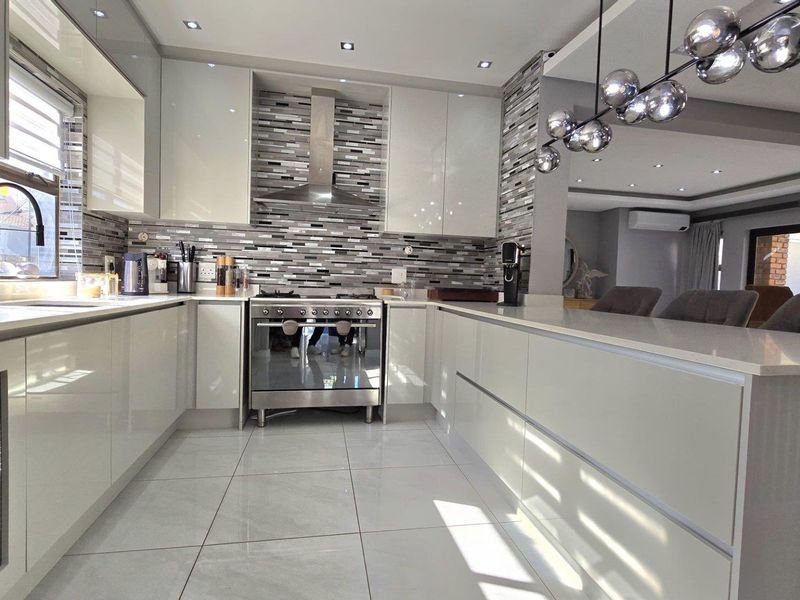 4 Bedroom House in Meyersdal - Photo 8