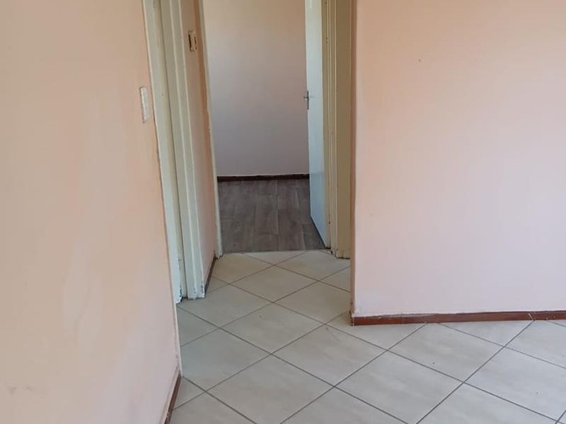 Montclair Gem: 2-Bed Home + 4 Flats! Secure & Convenient! - Photo 9