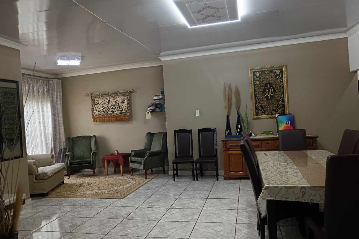 Modern family home with an investment opportunity - Photo 3