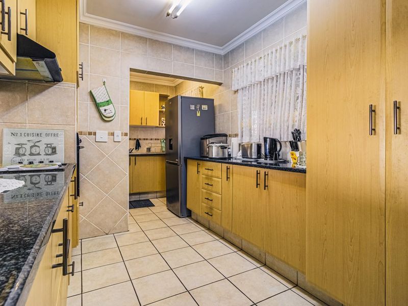 2 Bed 2 Bath Unit in Over 50's Complex - Photo 4