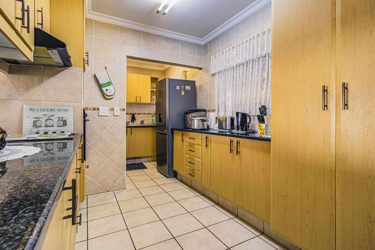 2 Bed 2 Bath Unit in Over 50's Complex - Photo 4