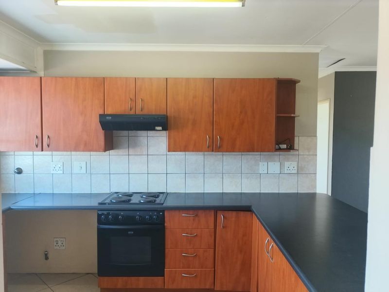 2 BED UNIT + BALCONY + GUARD - Photo 2