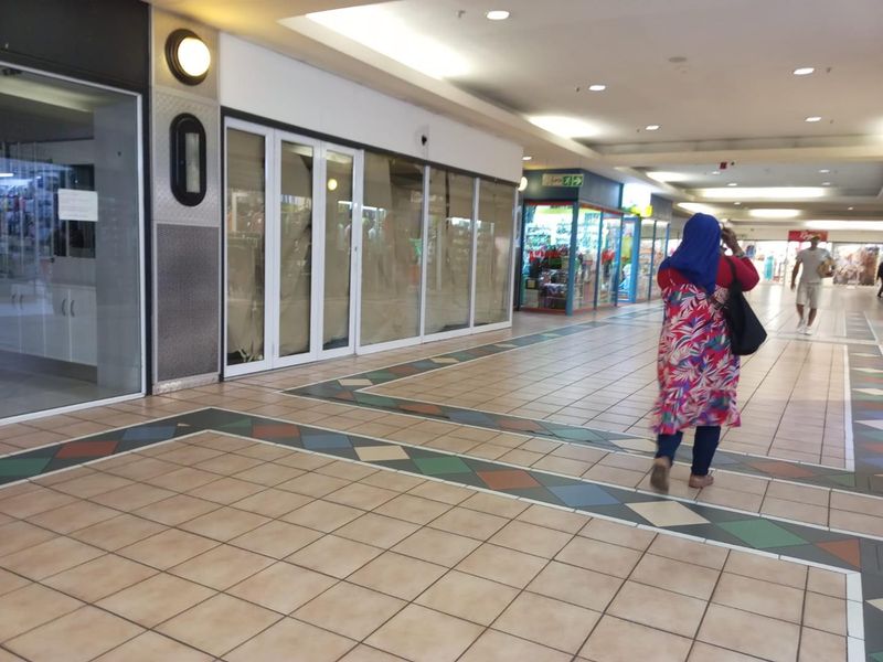 Prime Retail space to let - Photo 8