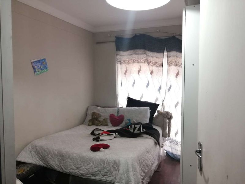 Prime Location, Prime Investment: Sunnyside 2.5BR Apartment - Photo 10