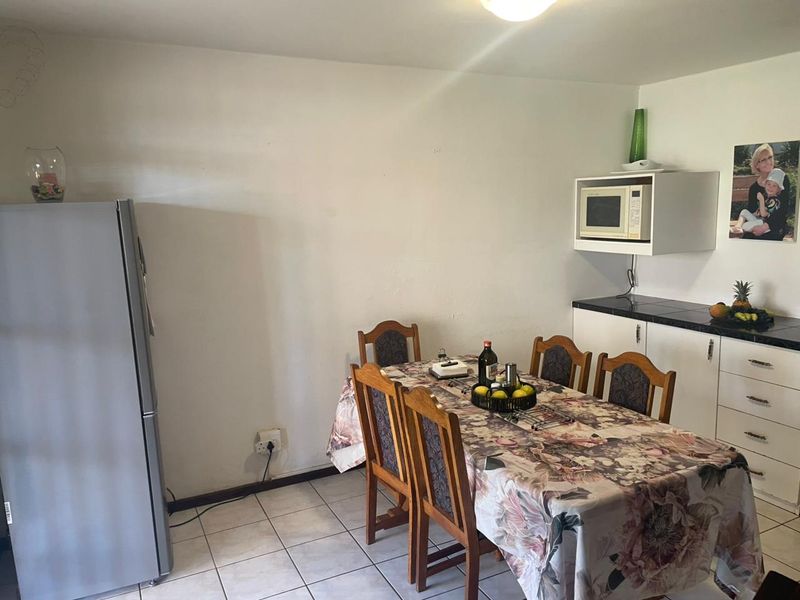 Gorgeous Townhouse awaits you! - Photo 5