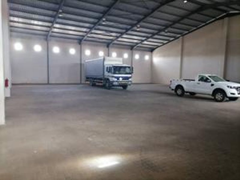Warehouse to let - Photo 2