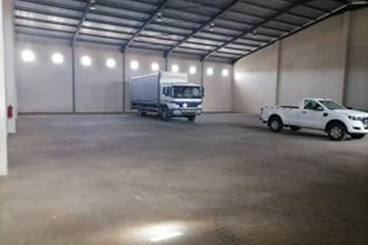 Warehouse to let - Photo 2