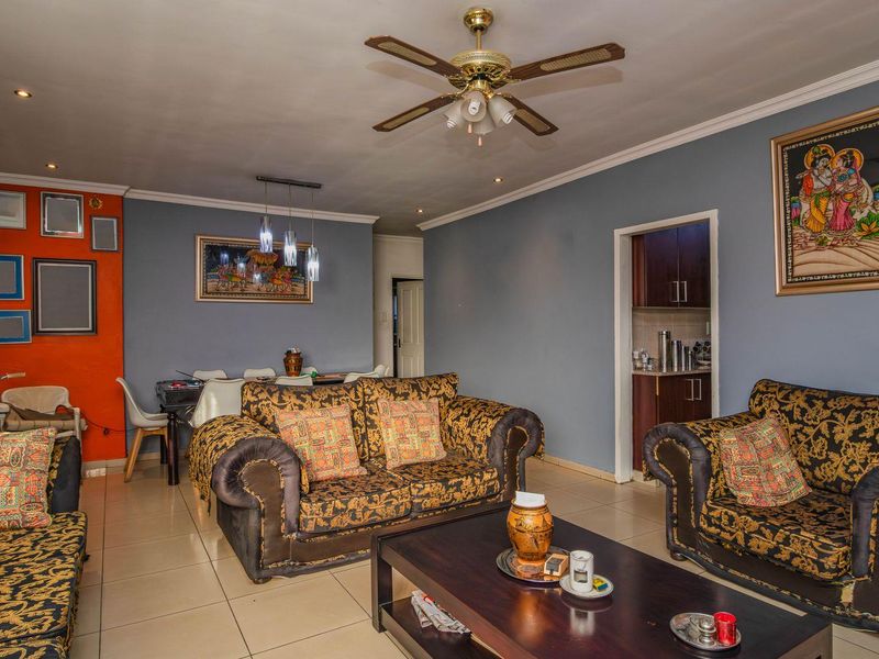 3 Bedroom Gem with Versatile Flatlet! - Photo 5