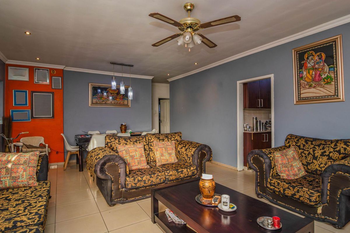 3 Bedroom Gem with Versatile Flatlet! - Photo 5