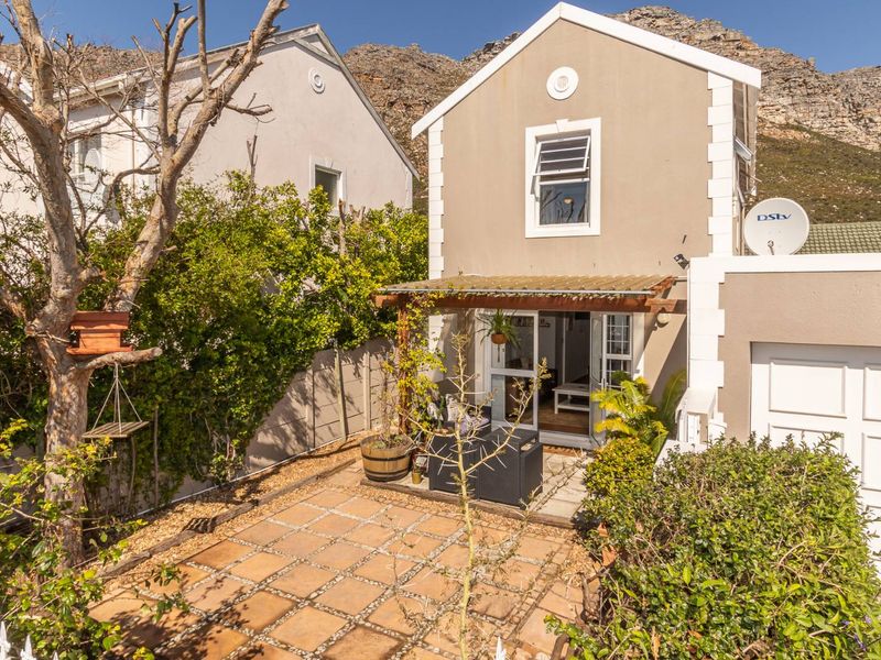 SPECTACULAR TOWNHOUSE IN SOUGHT AFTER LAKESIDE - Photo 2