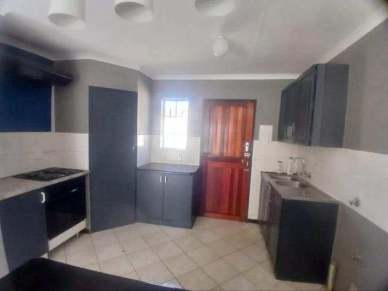 Two bedroom house for sale in Theresa Park - Photo 4