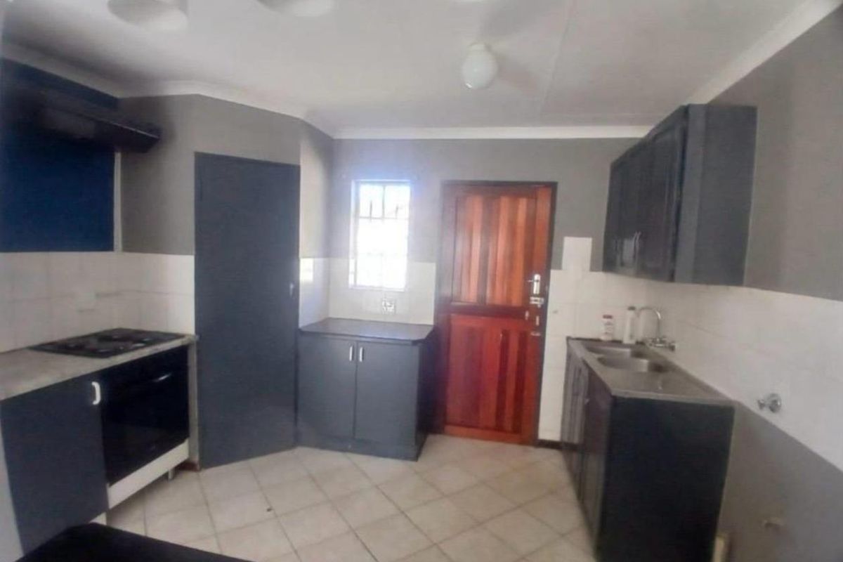 Two bedroom house for sale in Theresa Park - Photo 4