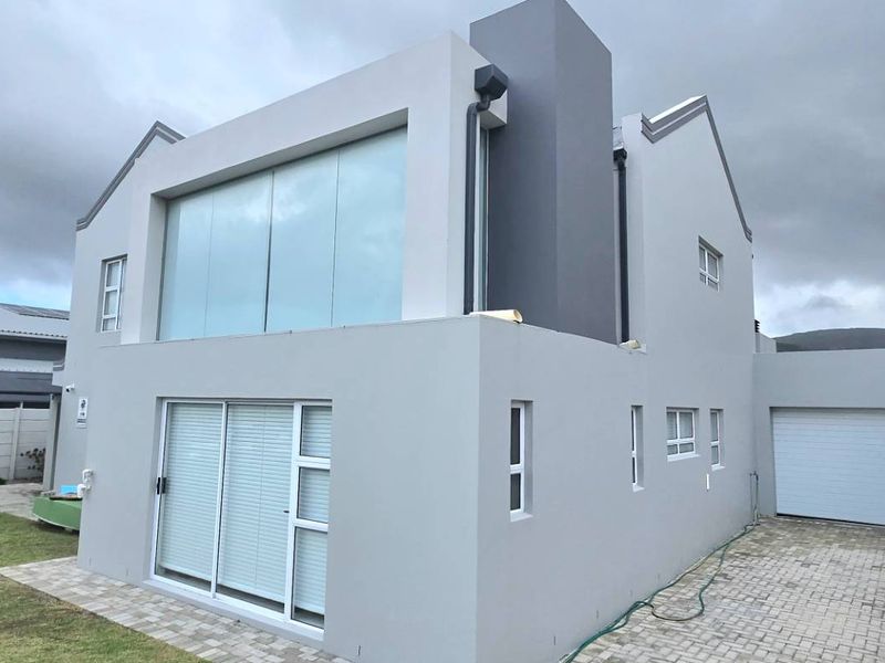 Spacious Coastal Home in Prime Franskraal Location! - Photo 4