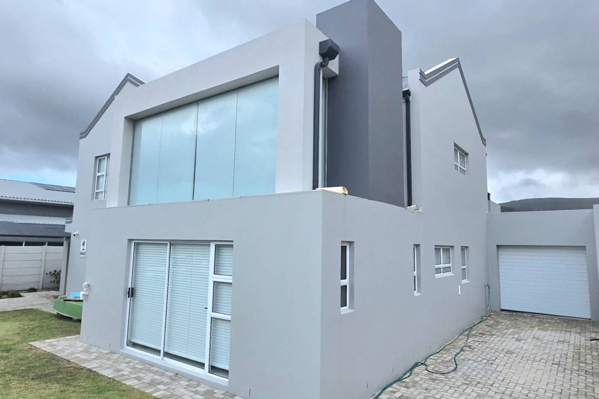 Spacious Coastal Home in Prime Franskraal Location! - Photo 4