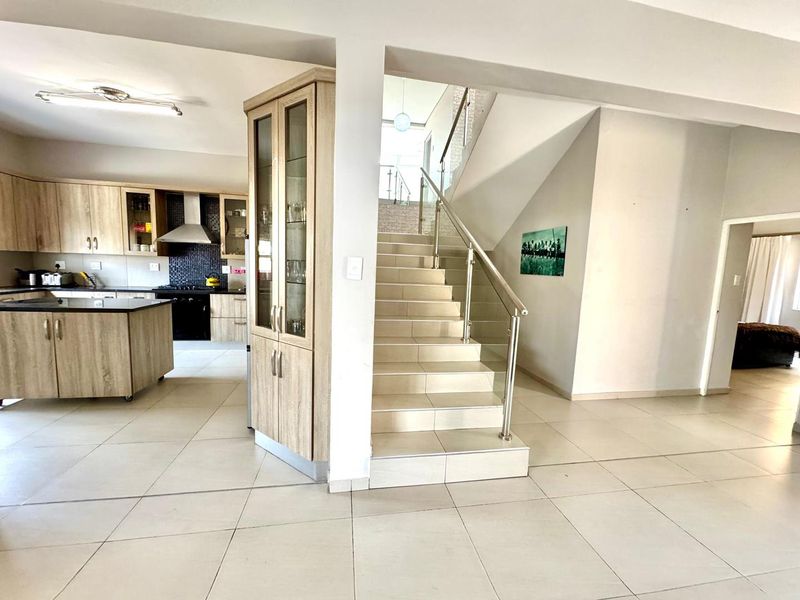 House for Sale in Elisenheim - Photo 6