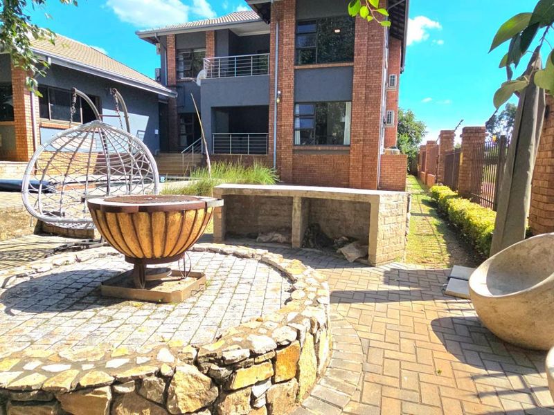 Entertain, Unwind, Belong — The Ultimate Family Home in Roberts Estate - Photo 4