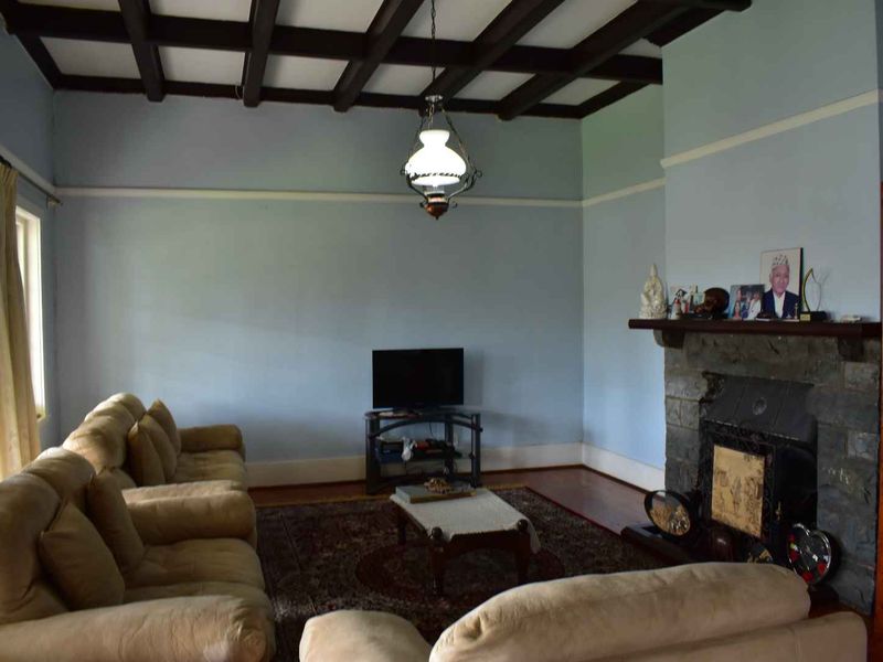 Sought after address! - Photo 9