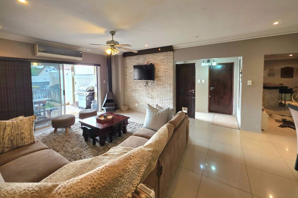 Single Storey, 3 Bedroom Townhouse in Aintree Lane For Sale - Photo 5