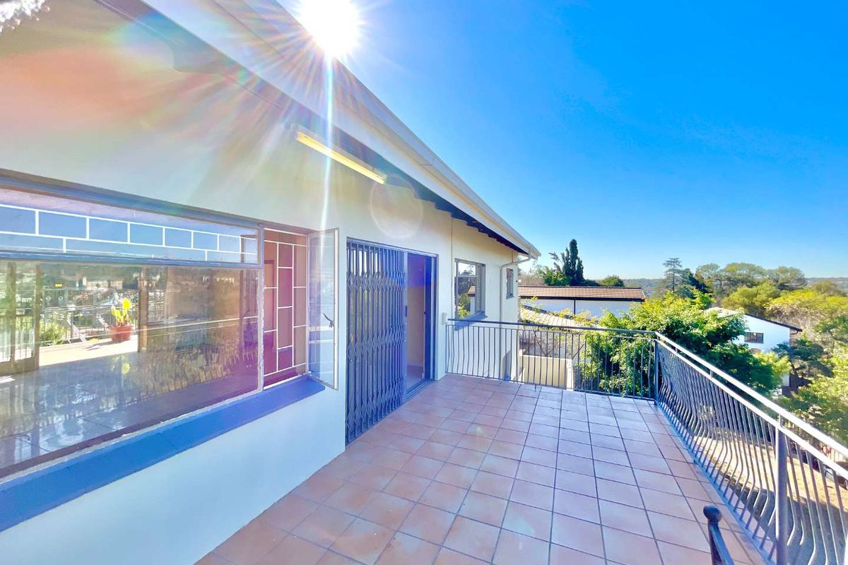 GROENKLOOF/LUKASRAND LIFESTYLE, SPACE FOR TWO FAMILIES AND ENDLESS POTENTIAL - 7 Bedroom North Facing Two-level Home - Photo 3
