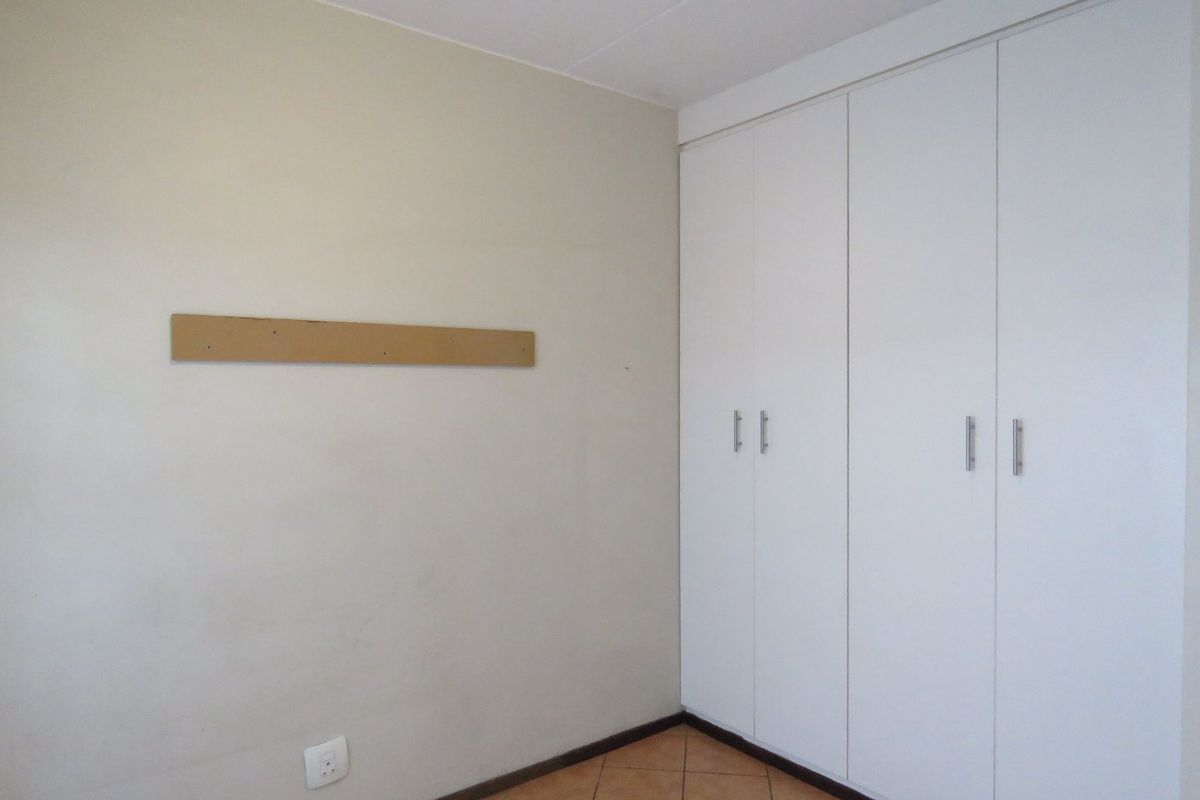 Downsize Without Compromise in a Secure Estate - Photo 5