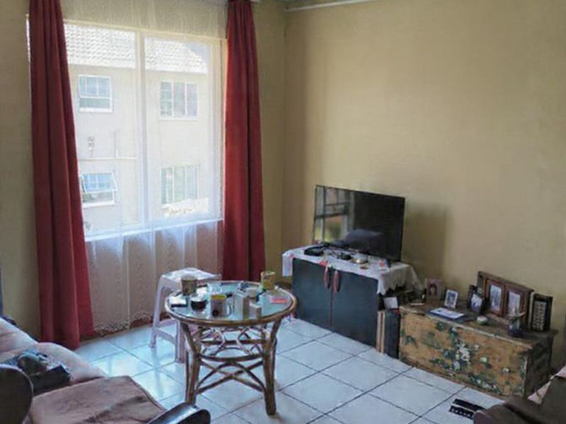 2 Bedroom first floor unit in Ravenswood close to Martin Primary school - Photo 3