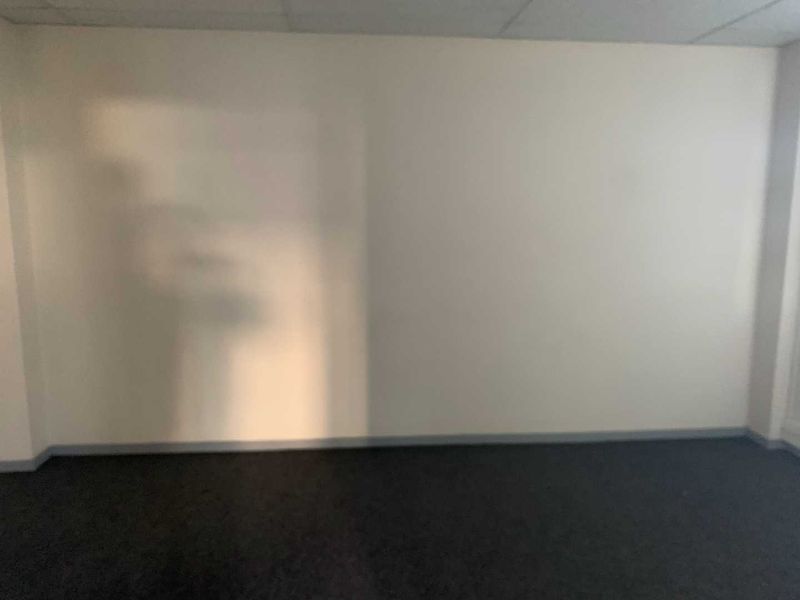 Bustling Location, Ideal for Business Operations - Photo 5