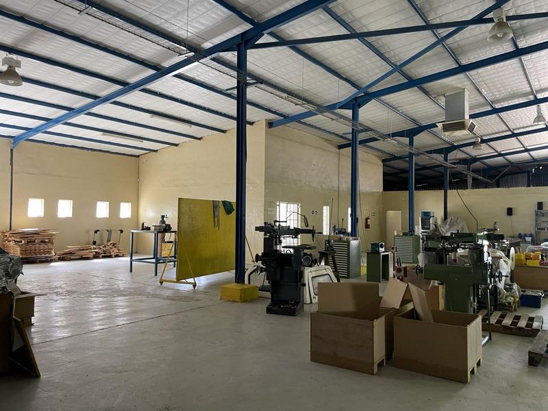 FOR SALE - Warehouse in Prosperita - Photo 2