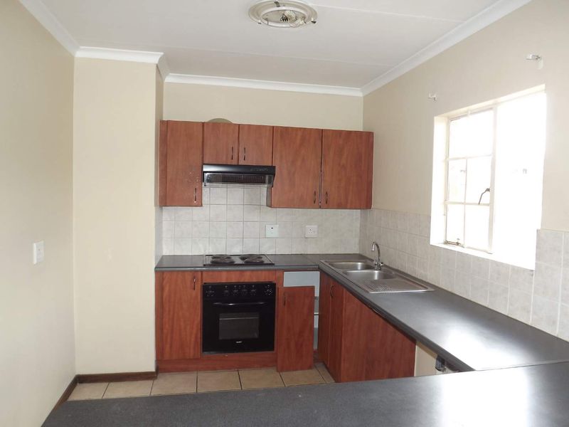 Charming 2-Bedroom Apartment with Modern Amenities - Photo 4