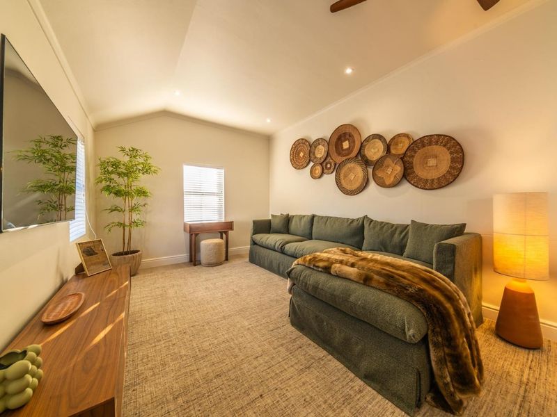 A Romantic Art-Filled Escape in the Heart of Franschhoek | Available Immediately - 31 Oct 2026 - Photo 1