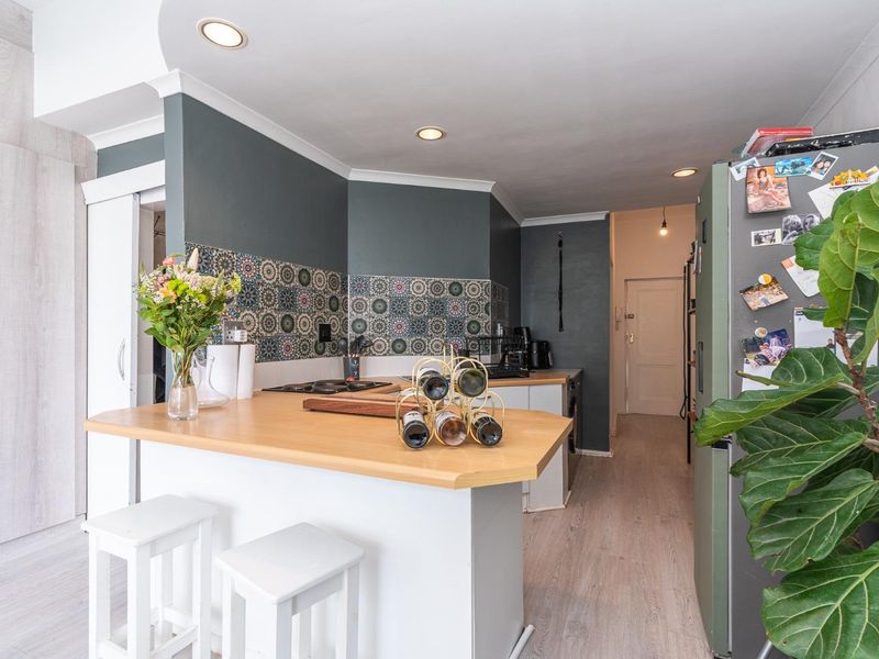 Art Deco one bedroom with Lions head view - Photo 8