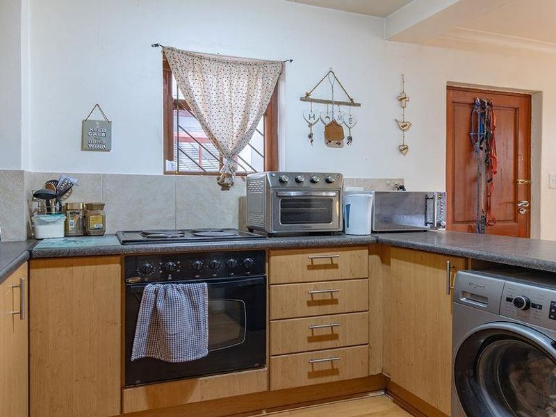 Step Into This Cozy And Open Plan Duplex, Where Every Detail is Designed For Comfort - Photo 4