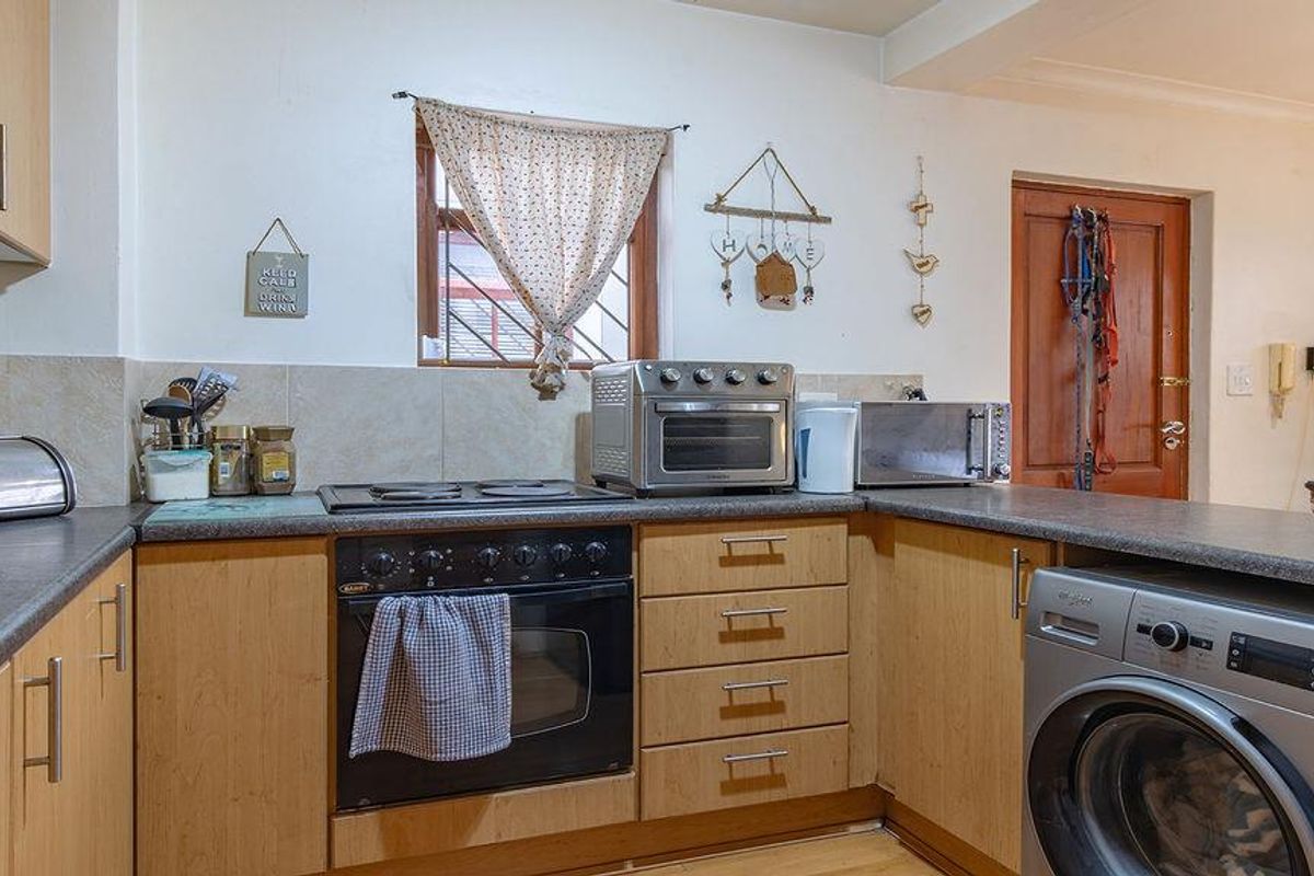 Step Into This Cozy And Open Plan Duplex, Where Every Detail is Designed For Comfort - Photo 3