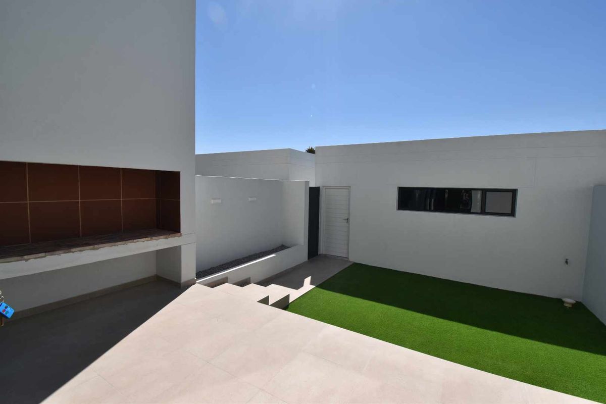 Wake Up to the Waves - Photo 2