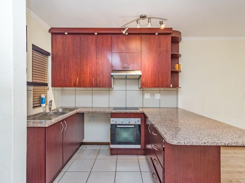 Ground floor gem - Golf course views Await! - Photo 6