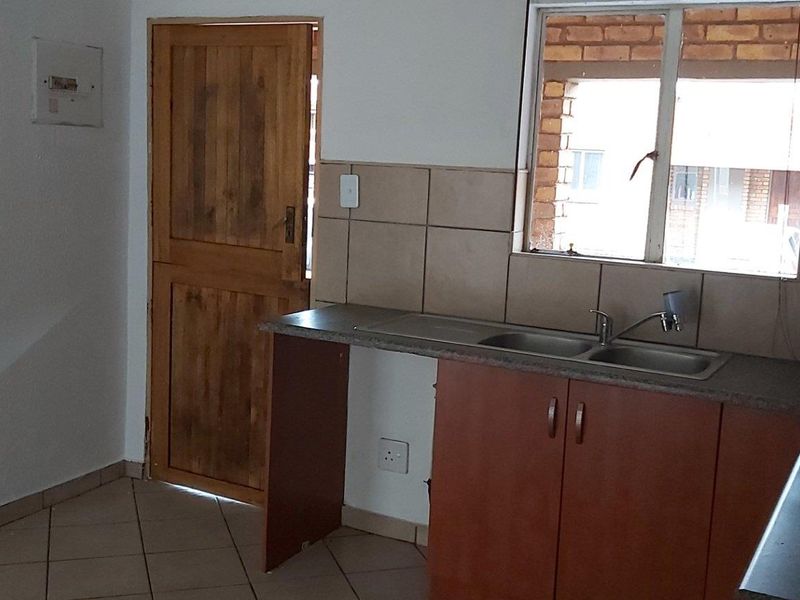 Ground Floor Apartment For Sale - Photo 9