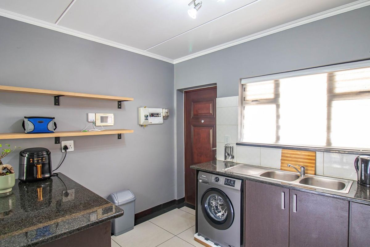 Ideal First Home: Modern 1-Bed in Phoenix View Estate - Photo 4