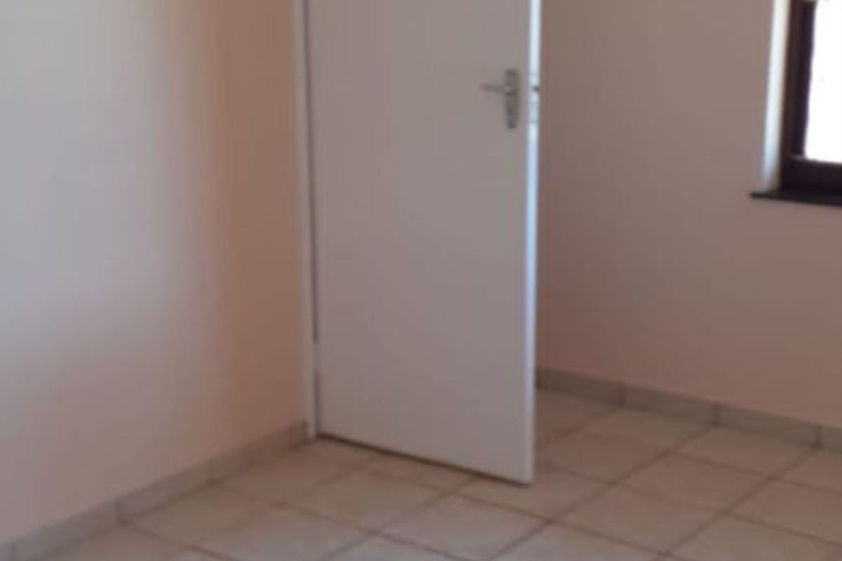 Exceptional Investment Opportunity with Dual Living Potential - Photo 4